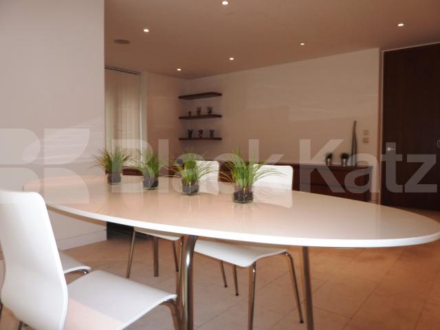 			Overlooking Regents Park!, 2 Bedroom, 1 bath, 1 reception Flat			 Oval Road, PRIMROSE HILL / REGENTS PK